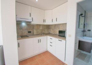 Kuchyň nebo kuchyňský kout v ubytování Domaine de la brugaye Jasmin