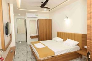 Φωτογραφία από το άλμπουμ του Hotel Radhika Grand σε Kārdha