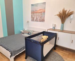 Ένα ή περισσότερα κρεβάτια σε δωμάτιο στο Spacious Studio Close to City Center l Washing Machine l Payment by Card