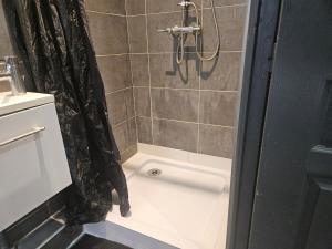 Koupelna v ubytování Charmant studio a Montélimar - Cœur de la ville ! + 2 fotografie