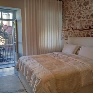 Ένα ή περισσότερα κρεβάτια σε δωμάτιο στο Nalia Suites