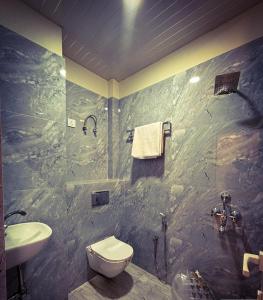 Ένα μπάνιο στο Richa Garden