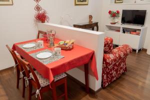 TV a/nebo společenská místnost v ubytování Appartamento Palazzo Montegnacco-Braida