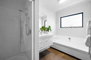 Vannituba majutusasutuses Seven By The Sea - stylish apartment near port