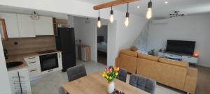 Kuchyň nebo kuchyňský kout v ubytování Little Swiss