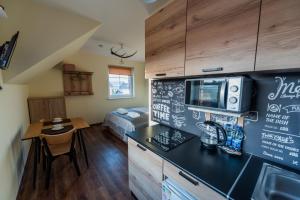 a room with a kitchen and a living room at Šv Hubertas in Karklė