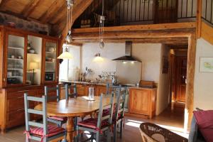 Kuchyň nebo kuchyňský kout v ubytování Aubrac de Lozère