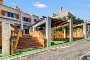 Το κτήριο όπου στεγάζεται  η παραθεριστική κατοικία