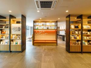 a library with bookshelves and a bookstore at Comfort Hotel Kii Tanabe in Tanabe