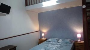 Postel nebo postele na pokoji v ubytování Studio chaleureux à Saint François – 20 m² avec terrasse