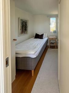 Postel nebo postele na pokoji v ubytování Seaside Villa With Guest House On The West Coast