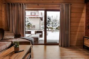 Posezení v ubytování Willa Domki Cicha Przystań