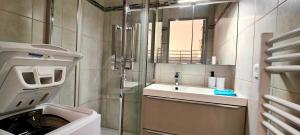 Foto dalla galleria di Apt with balcony near downtown Fréjus a Fréjus Altre 3 foto