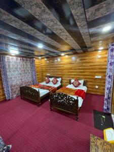 Φωτογραφία από το άλμπουμ του kashmir package group of houseboat in lake στο Σριναγκάρ