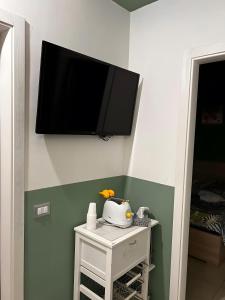 Μια τηλεόραση ή/και κέντρο ψυχαγωγίας στο Casetta frm home +7 φωτογραφίες