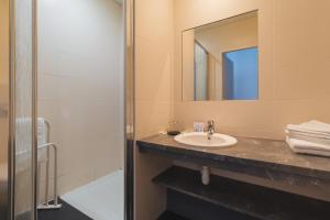 Koupelna v ubytování Hotel Christian + 42 fotografií