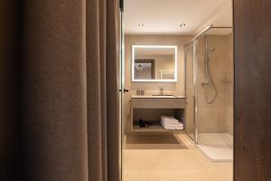 Ένα μπάνιο στο Kristall Apartments +46 φωτογραφίες