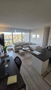 Μια τηλεόραση ή/και κέντρο ψυχαγωγίας στο Modern apartment with a wide view