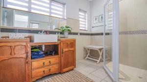 Koupelna v ubytování The Vic 1906 Self Catering Units + 30 fotografií