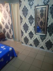 Postel nebo postele na pokoji v ubytování Chambre Ydé Bastos