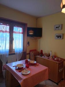 TV a/nebo společenská místnost v ubytování Fiocco di neve, residence Magnola