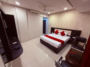 Gallery image of Hotel Arya Residency Rabale in Airoli