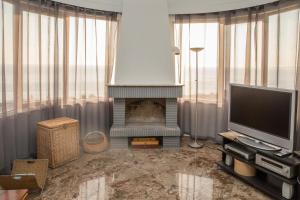 Μια τηλεόραση ή/και κέντρο ψυχαγωγίας στο Saronicos Gulf View in Anavissos