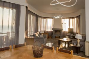 Χώρος καθιστικού στο Saronicos Gulf View in Anavissos +28 φωτογραφίες