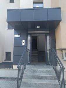 a hallway of a building with a door and stairs at Apartmant Novaković in Vrnjačka Banja