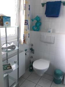 a small bathroom with a toilet and a sink at Se 06 Haus Seeterrassen in Cuxhaven