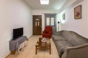 Μια τηλεόραση ή/και κέντρο ψυχαγωγίας στο Manolia