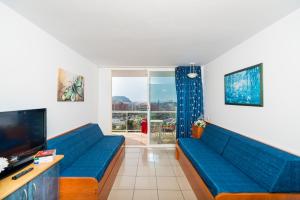 TV a/nebo společenská místnost v ubytování Aparthotel Costa Encantada