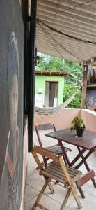 a table and a chair on a patio with a picture at SacodoCeu2026 in Angra dos Reis