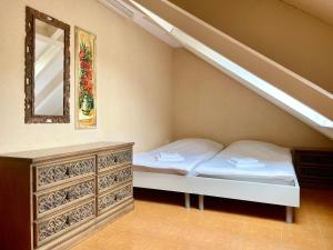a small bedroom with a bed and a mirror at Gästewohnung auf Gold's Obsthof in Karlburg