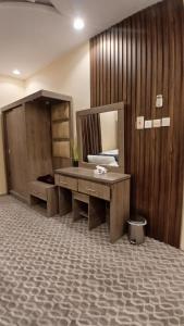 a bathroom with a vanity and a large mirror at لانا العلا شقق مفروشة Lana Alula in AlUla +68 photos