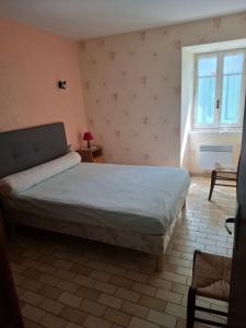 Ένα ή περισσότερα κρεβάτια σε δωμάτιο στο Gite de l'hirondelle