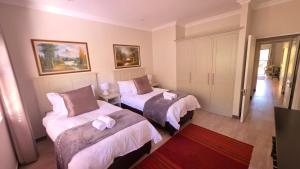 Postel nebo postele na pokoji v ubytování Pond End Villa