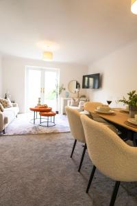 a living room with a table and chairs at Luxury 3 Bedroom Welsh Valley Retreat With Superfast Wifi in Tredegar