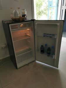 Kuchyň nebo kuchyňský kout v ubytování chambre avec piscine cap skirring proche mer