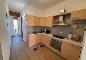 Η κουζίνα ή μικρή κουζίνα στο Casa Respiro di Langa +2 φωτογραφίες