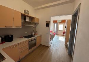 Η κουζίνα ή μικρή κουζίνα στο Casa Respiro di Langa