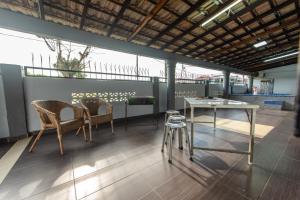 Fotografie z fotogalerie ubytování PD Corner Lot 5R3BR 16pax Pool Homestay 5min to Beach v destinaci Port Dickson