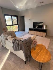 Ένα ή περισσότερα κρεβάτια σε δωμάτιο στο Quite and large 2 bedroom - Sleeps 6 - 2 bathrooms