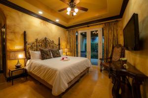 Ένα ή περισσότερα κρεβάτια σε δωμάτιο στο Villa Angel 4 bdr Ocean View pool in Los Suenos +36 φωτογραφίες