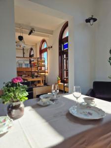 Φαγητό σε αυτό το διαμέρισμα ή κάπου εκεί κοντά