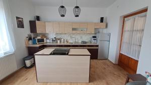 Η κουζίνα ή μικρή κουζίνα στο Pihenőház