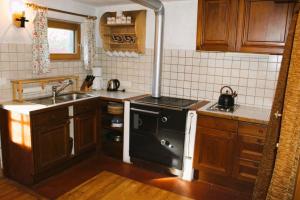 Η κουζίνα ή μικρή κουζίνα στο Zetzenberghütte Nähe Skiwelt Amadé