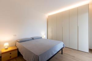 a bedroom with a bed and a white wall at Cardarelli Loft Macerata in Macerata