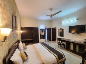 Postel nebo postele na pokoji v ubytování Grey Pelican Tourist Resort + 3 fotografie