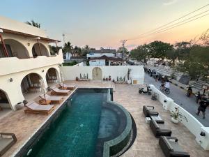 an overhead view of a swimming pool on a building at Segreto Boutique Resort in Gili Trawangan